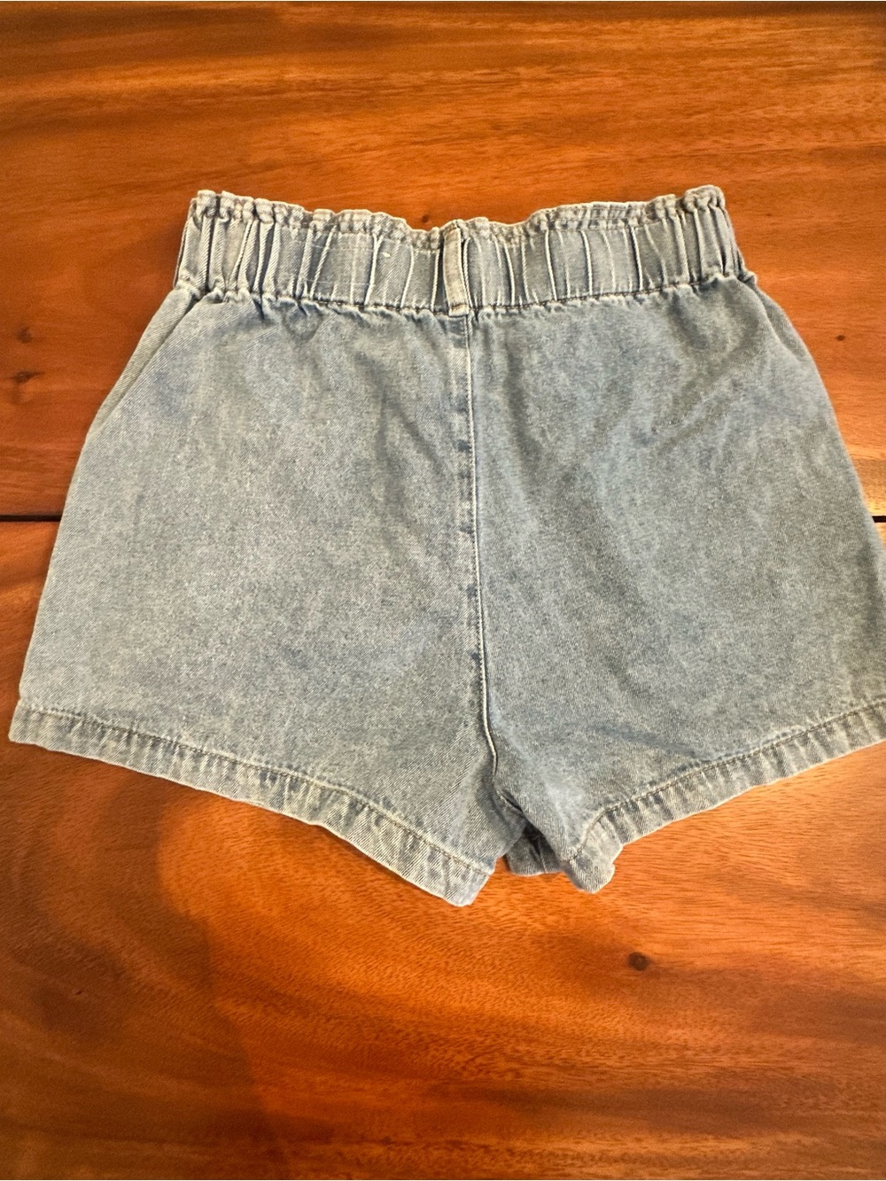 WishList Elastic Waist High-Rise Washed Denim Shorts - Light Blue Medium - Picture 4 of 6